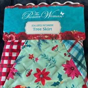 The Pioneer Woman tree skirt